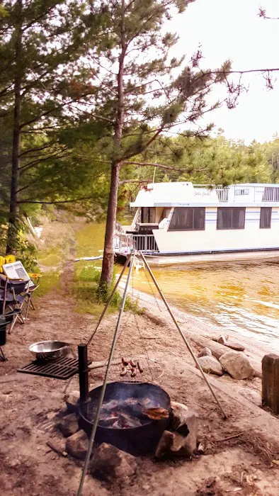 HB Portage Beach K26 Houseboat Campsite Picture 3