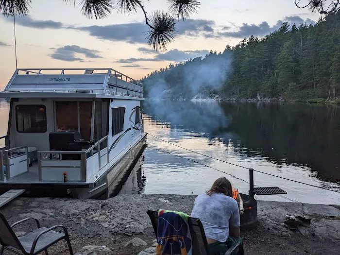 HB Snake Island View N52 Houseboat (Rock Landing) Campsite Picture 1