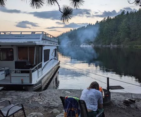 HB Snake Island View N52 Houseboat (Rock Landing) Campsite