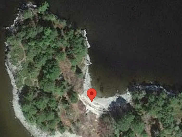 Rusty Island East Picture 1