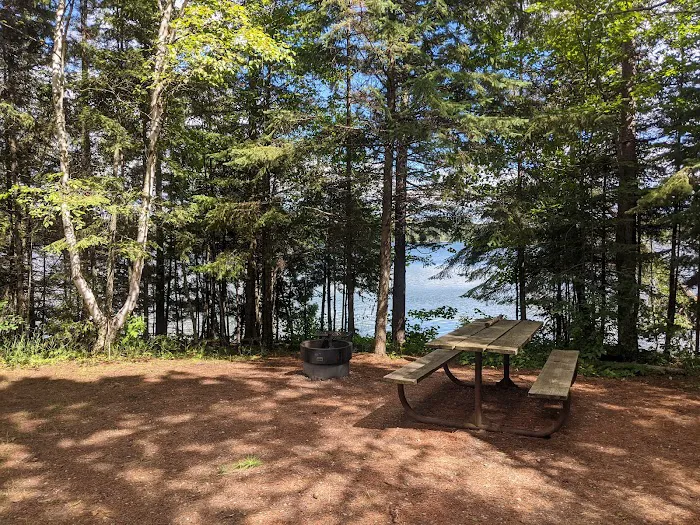 Larson Lake Campground Picture 4