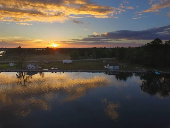 Paul Lake Resort Picture 6