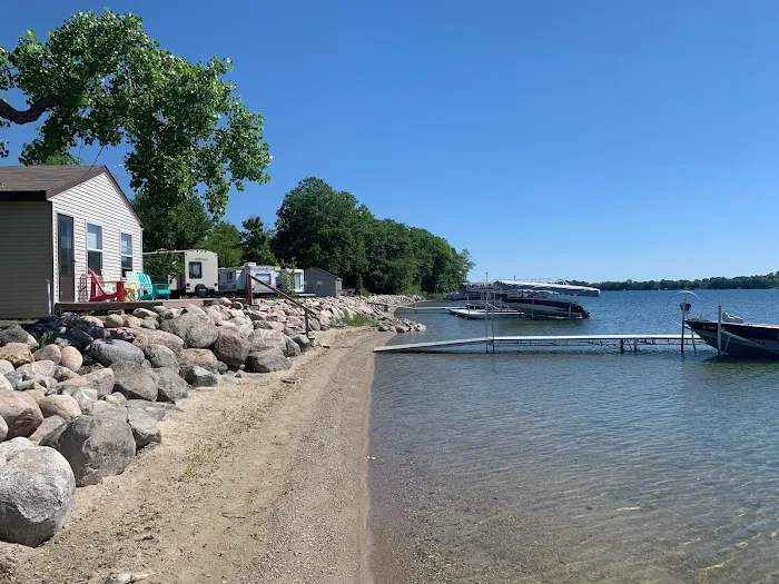 Paul Lake Resort Picture 4