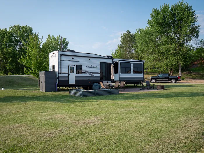 Paul Lake Resort Picture 9