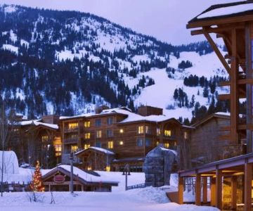 Best Luxury Ski Resorts in the US for Winter Vacations: A Refined Guide