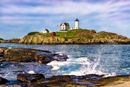 A Guide to the Best Time to Visit Maine for Lobster and Lighthouses – Seasonal Travel Tips