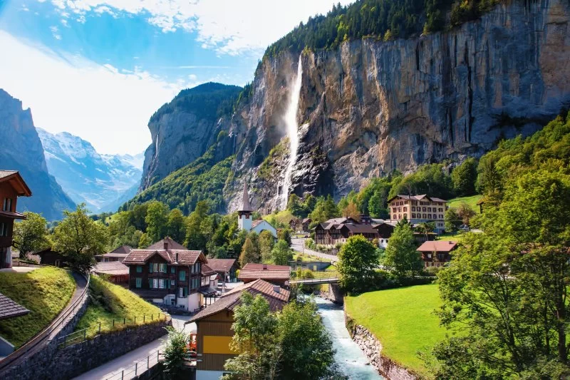How to Plan a Luxury Escape to the Swiss Alps – Expert Tips and Travel Stories