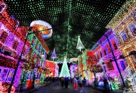The Top Christmas Light Displays in the USA: Must-See Holiday Attractions