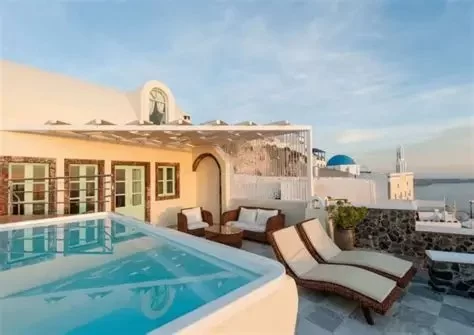How to Book a Luxury Private Villa in Santorini