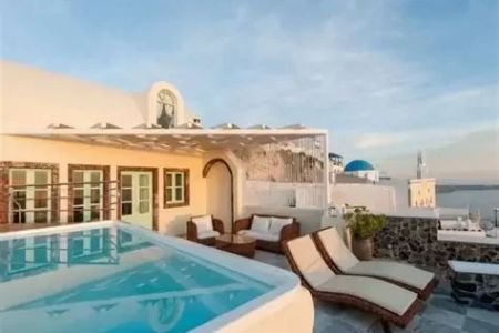 How to Book a Luxury Private Villa in Santorini