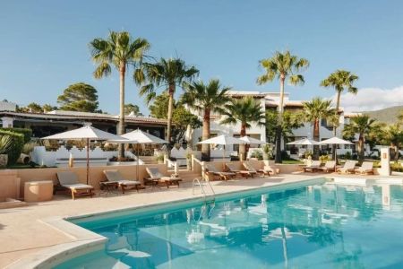 Best Luxury Hotels in Ibiza — Top 5-Star Resorts and Exclusive Stays