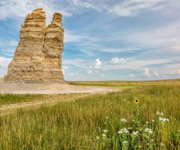 A Guide to the Best Time to Visit Kansas for Wide-Open Skies