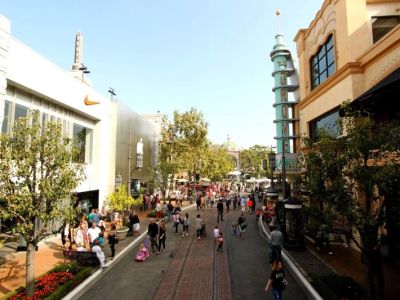 The Top Outlet Shopping Destinations in the USA | Refined Travel