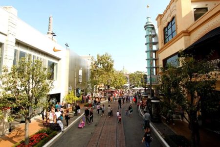 The Top Outlet Shopping Destinations in the USA | Refined Travel
