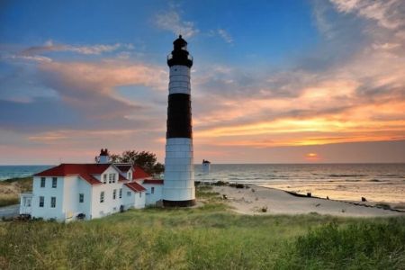 The Most Beautiful Lighthouses You Can Stay in Overnight