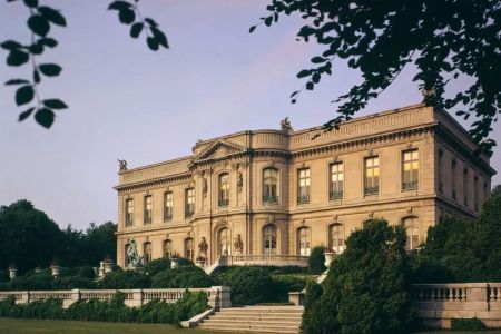 A Guide to the Best Time to Visit Rhode Island's Gilded Age Mansions