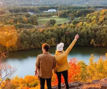 A Guide to the Best Time to Visit Connecticut for Fall Foliage