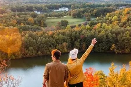A Guide to the Best Time to Visit Connecticut for Fall Foliage