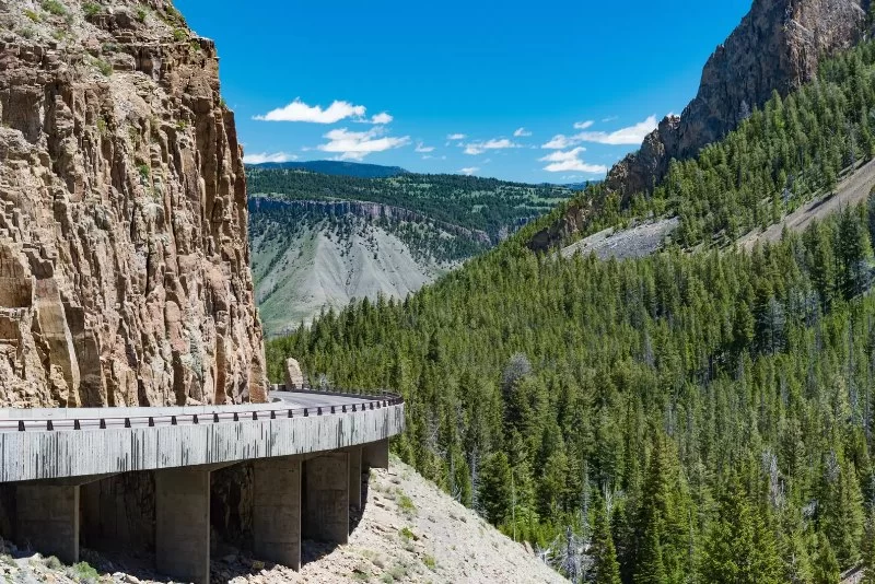 Best Scenic River Roads in America – A Guide to Breathtaking Drives