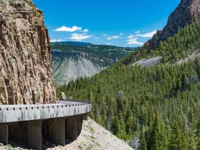 Best Scenic River Roads in America – A Guide to Breathtaking Drives