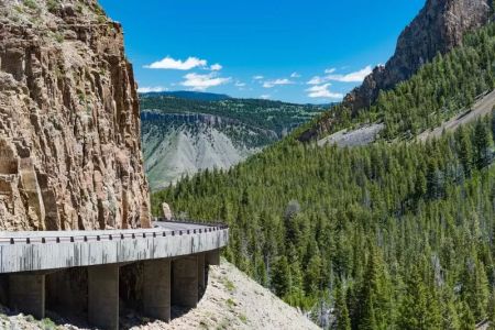 Best Scenic River Roads in America – A Guide to Breathtaking Drives