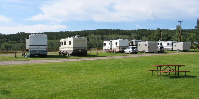 How to Choose Between Campgrounds and RV Parks: A Comprehensive Guide