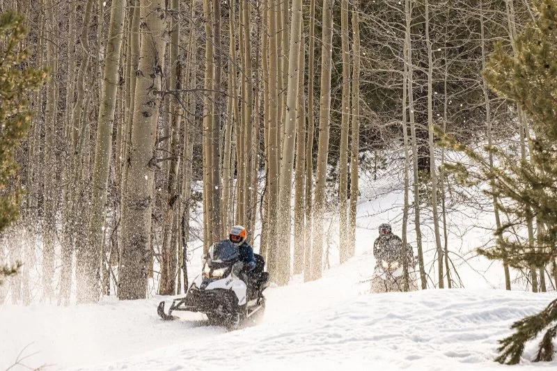 Best Places to Go Outdoor Snowmobiling in the U.S. for an Adventure of a Lifetime