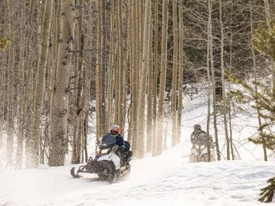 Best Places to Go Outdoor Snowmobiling in the U.S. for an Adventure of a Lifetime