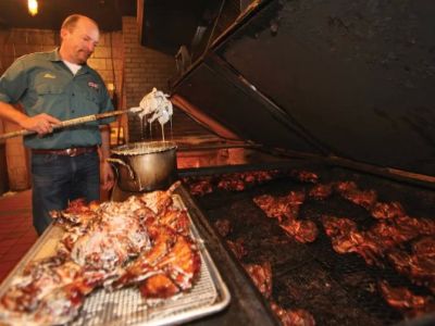 Best Places for U.S. Roadside BBQ and Smokehouse Tours