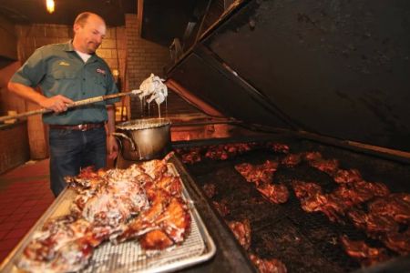 Best Places for U.S. Roadside BBQ and Smokehouse Tours