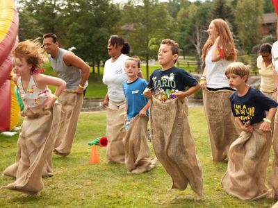 Best U.S. Destinations for Outdoor Family Games: Top Locations for Fun