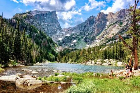 Best National Parks for Mountain Lake Views: Top Scenic Destinations