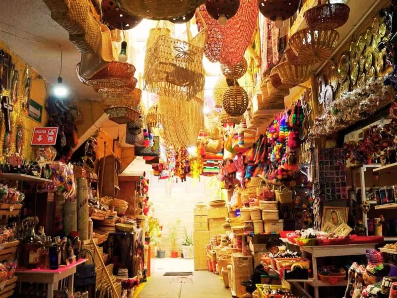How to Plan a Road Trip Focused on Local Artisan Markets