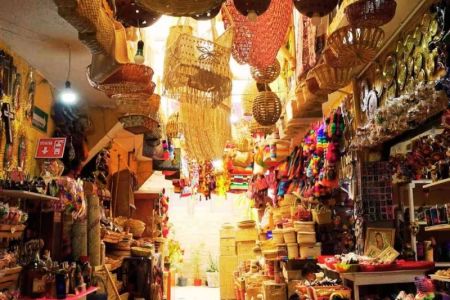 How to Plan a Road Trip Focused on Local Artisan Markets