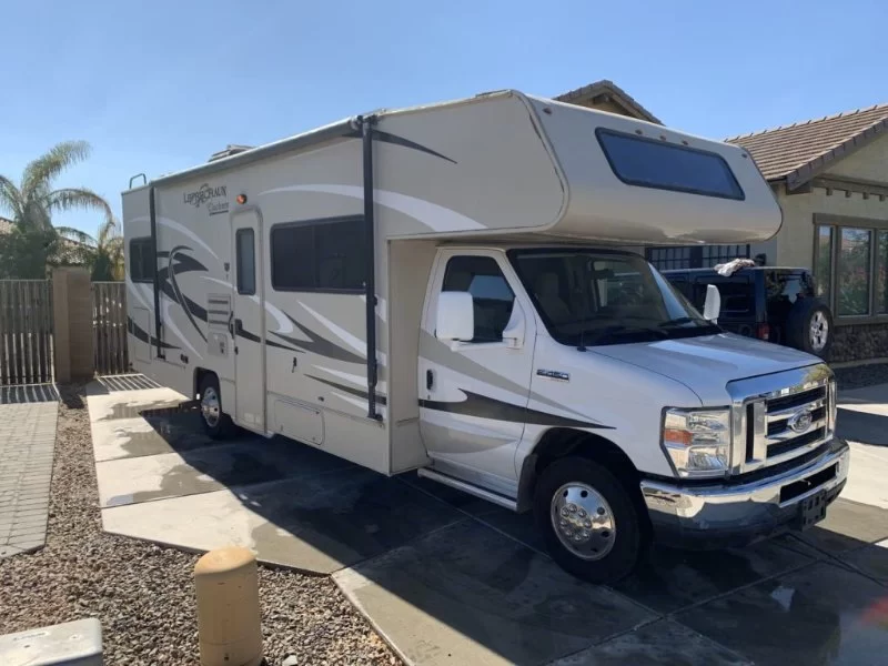 Guide to RV Rentals: What to Know Before You Book Your Adventure